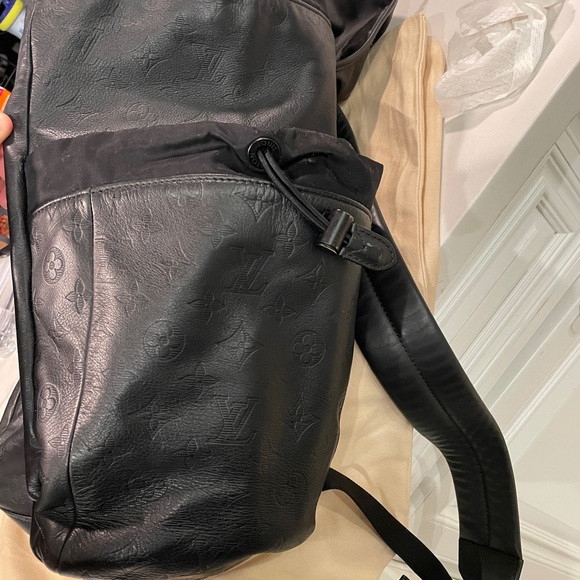 Louis Vuitton discovery backpack - used like new - Picture 3 of 11